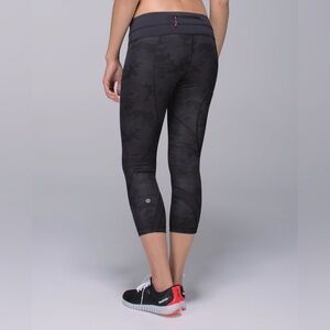 New Lululemon Run Inspire Crop II Luxtreme Savasana Camo Black